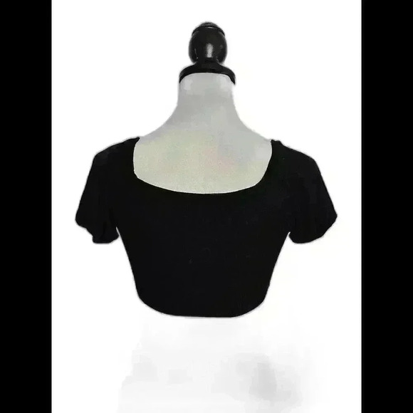 Chic Black Puff Sleeve Crop Top with Button Detail - Picture 2 of 3
